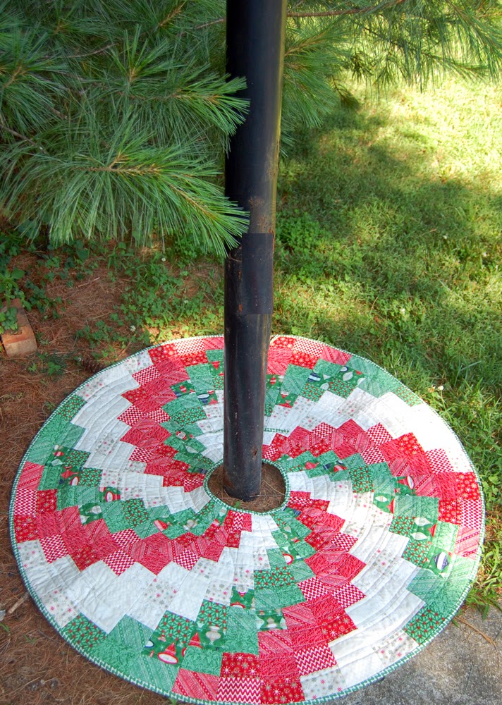 Free pattern day! Christmas Tree skirts Quilt Inspiration Bloglovin’